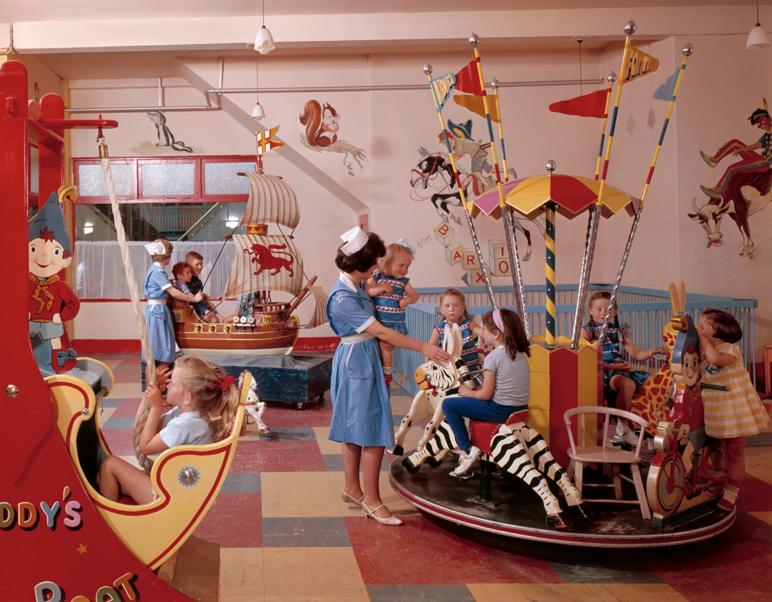 アート・デザイン・音楽 The John Hinde Butlin's Photographs Design Discovery: John Hinde's 1960s-70s postcards of